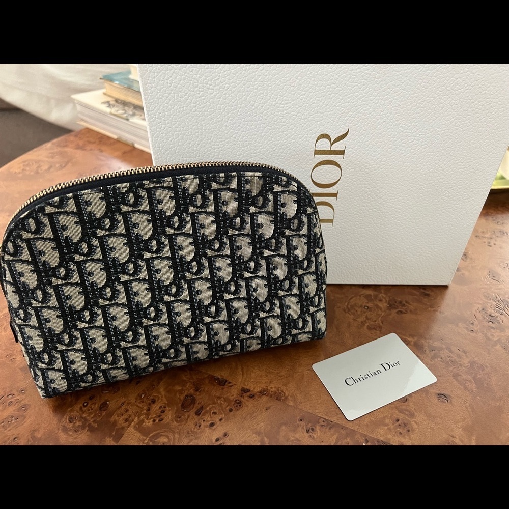 CHRISTIAN DIOR
Oblique Beauty Pouch Bleu